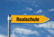 Pfeil mit blauem Himmel REALSCHULE