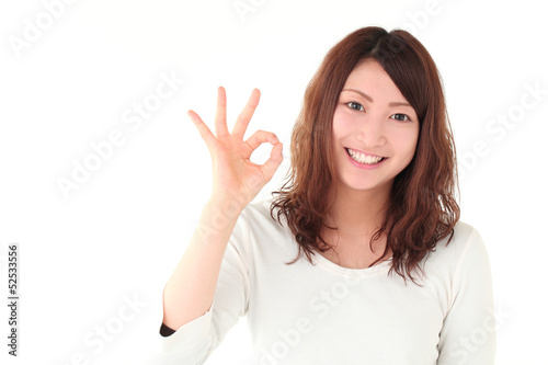 Photo: OKする若い女性 OKする若い女性