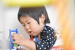 おもちゃで遊ぶ