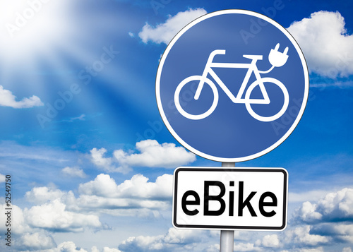 Photo: Verkehrsschild mit E-Bike Verkehrsschild mit E-Bike