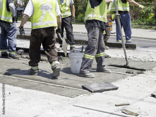 Photo: Repairing streetcar tracks Repairing streetcar tracks