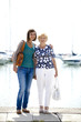Nonna e nipote al porto turistico