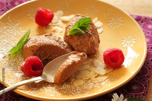 Photo: Schokomousse mit Himbeeren Schokomousse mit Himbeeren