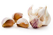 Aufgebrochene Knoblauchzwiebel