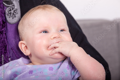 Photo: Baby schnullert at own hand Baby schnullert at own hand