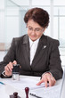 Foto: Lawyer on his workplace Signing contract Lawyer on his workplace Signing contract