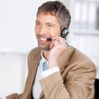 geschäftsmann telefoniert mit headset