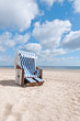 weißer Strandkorb hochkant