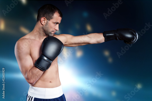 Photo: Mann beim boxen Mann beim boxen