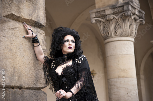 Photo: Model Pose - Atropa Bella Donna auf dem Südfriedhof Leipzig Model Pose - Atropa Bella Donna auf dem Südfriedhof Leipzig