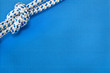 Foto: Maritimer Hintergrund in blau mit Knoten Maritimer Hintergrund in blau mit Knoten