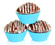 Foto: Sweet cupcakes isolated on white Sweet cupcakes isolated on white