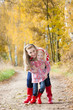 Foto: mother with her daughter in autumnal alley mother with her daughter in autumnal alley