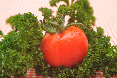 Photo: Tomate und Petersilie Tomate und Petersilie