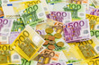 many euro banknotes