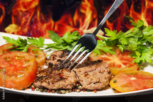 Photo: Salsicce guarnite cotte alla griglia Salsicce guarnite cotte alla griglia