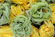 Pasta all'uovo. Tagliatelle gialle e verdi