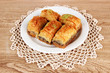 Foto: Sweet baklava on plate on table Sweet baklava on plate on table