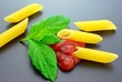 Penne rigate con salsa e basilico