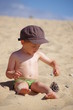petit garçon sur la plage