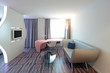 Design Couch mit Schreibtisch und Fernseher