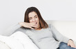 Foto: woman yawning on sofa woman yawning on sofa