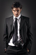 Foto: Attractive and elegant man posing with a gun in his trousers Attractive and elegant man posing with a gun in his trousers