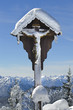 Gipfelkreuz auf Berg in Bayern