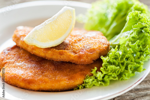 Photo: Knusprige schnitzel mit salat Knusprige schnitzel mit salat