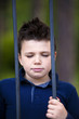 Bambino con gli occhi chiusi
