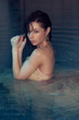 Foto: beauty woman in a pool beauty woman in a pool