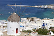 Foto: Traditional windmill over the port of Mykonos island Traditional windmill over the port of Mykonos island