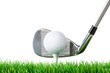 golfball mit schläger am abschlag