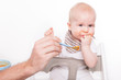 baby beim essen