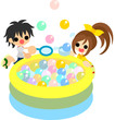 夏の祭りで、ボールを手に入れるゲームで遊んでいる少年と少女。