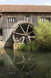 Vieille roue de moulin à eau.