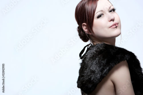 Photo: Frauenportrait mit Pelzkragen Frauenportrait mit Pelzkragen