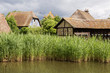 Village historique, étang et oiseaux