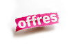 offres sur papier rose isolé