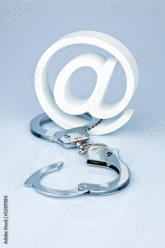 Photo: Datensicherheit im Internet. Klammeraffe Datensicherheit im Internet. Klammeraffe