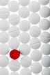 Tabletten in Weiß und Rot