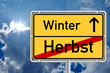 Schild - Jahreszeitenwechsel Herbst / Winter mit Himmel