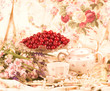 Foto: Vintage tea in elegant tableware, cherry and flowers Vintage tea in elegant tableware, cherry and flowers