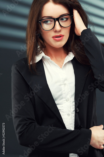 Photo: businesswoman looking at camera businesswoman looking at camera