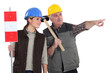 Foto: Male and female road workers Male and female road workers