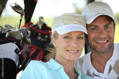 Photo: Couple playing golf Couple playing golf