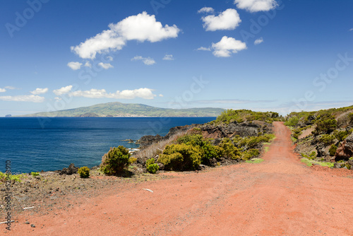 Photo: Autour des vignes de l'île du Pico aux Açores Autour des vignes de l'île du Pico aux Açores
