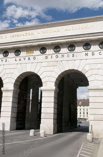 Photo: triumphal arch Burgtor Heldentor Heldenplatz Rings triumphal arch Burgtor Heldentor Heldenplatz Rings