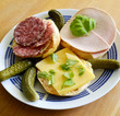 Teller mit Brötchen