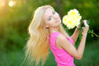 Foto: portrait of a beautiful girl in spring portrait of a beautiful girl in spring